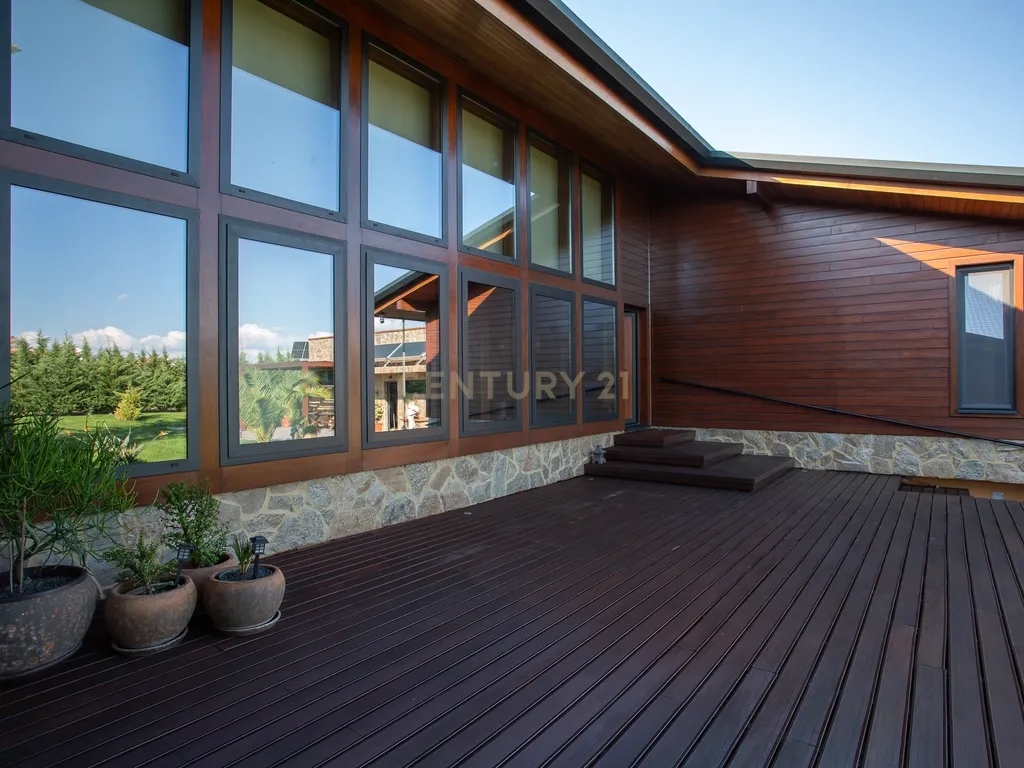 Moradia Isolada em Sarilhos Grandes com Vista para o Rio e Jardim Privado - Image 12